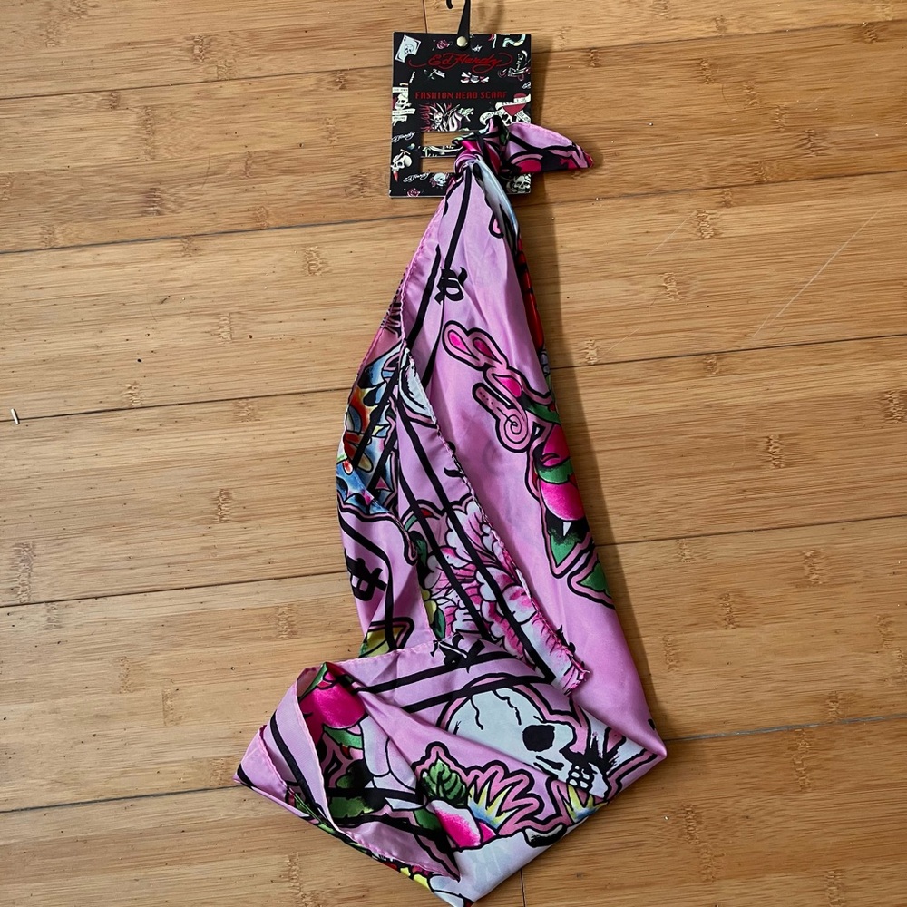NWT Women’s OSFM Ed Hardy Pink Skull Print Head Purse Scarf Accessory